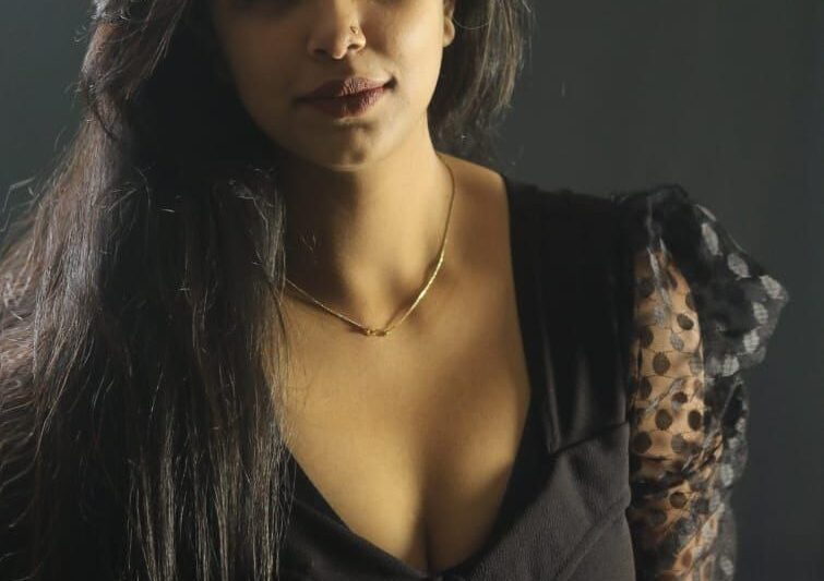 Nagpur Escorts Service: Book The Classy But Wild Babes For Some Fun Tonight